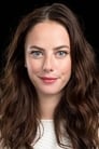 Kaya Scodelario isCarina Smyth